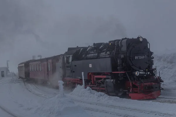 Sulla Strada Nel Paesaggio Invernale Attraverso Bellissimo Harz — Foto Stock