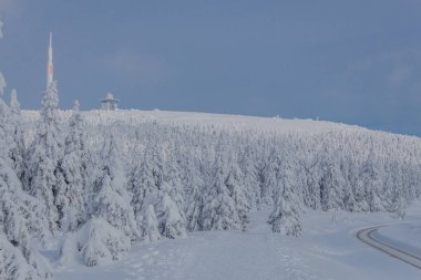 yolda kış manzara ile güzel harz içinde