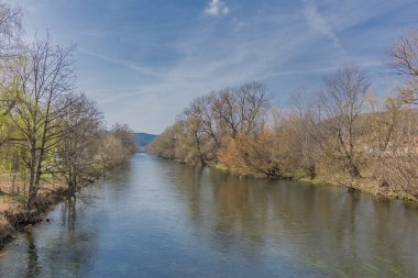 Rudolstadt yakınlarındaki güzel Saale vadisinde uyanma springlike