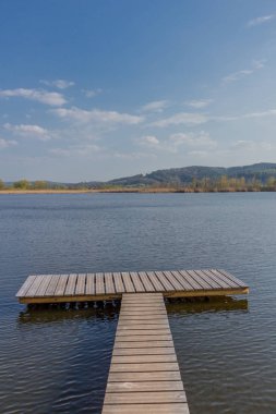 güzel werratal vadisinde Breitungen gölünde güneş ışığı ilk ışınları yakalamak