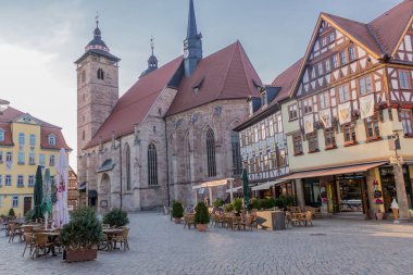 schmalkalden güzel eski şehirde güneş ışığı ilk ışınları