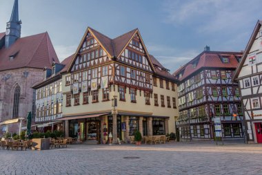 schmalkalden güzel eski şehirde güneş ışığı ilk ışınları