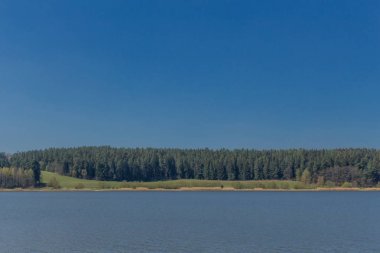 Thüringen Ormanı'nın kuzey ucundaki Heyda barajı çevresinde keşif turu