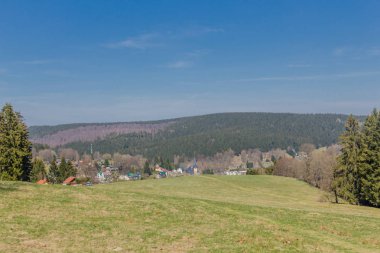 Thüringen Ormanı kenarında Sttzerbach güzel köy boyunca Keşif turu