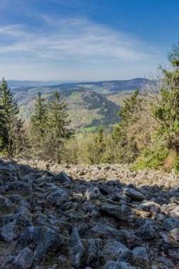 Rennsteig çevresinde güneş ışığının ilk ışınlarını yakalayın ve aynı zamanda güzel doğanın tadını çıkarın.