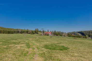 Rennsteig çevresinde güneş ışığının ilk ışınlarını yakalayın ve aynı zamanda güzel doğanın tadını çıkarın.