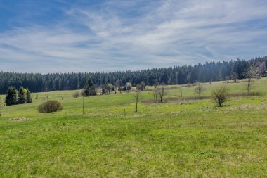 Rennsteig çevresinde güneş ışığının ilk ışınlarını yakalayın ve aynı zamanda güzel doğanın tadını çıkarın.