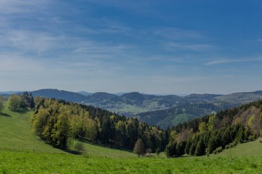 Rennsteig çevresinde güneş ışığının ilk ışınlarını yakalayın ve aynı zamanda güzel doğanın tadını çıkarın.