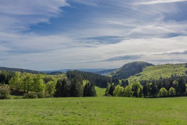 Rennsteig çevresinde güneş ışığının ilk ışınlarını yakalayın ve aynı zamanda güzel doğanın tadını çıkarın.