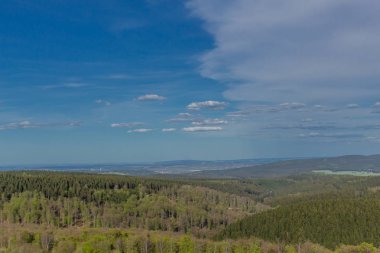 Rennsteig çevresinde güneş ışığının ilk ışınlarını yakalayın ve aynı zamanda güzel doğanın tadını çıkarın.