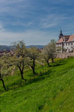schmalkalden güzel eski şehirde güneş ışığı ilk ışınları