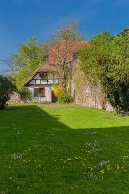 schmalkalden güzel eski şehirde güneş ışığı ilk ışınları