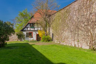 schmalkalden güzel eski şehirde güneş ışığı ilk ışınları