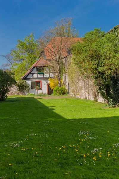 schmalkalden güzel eski şehirde güneş ışığı ilk ışınları