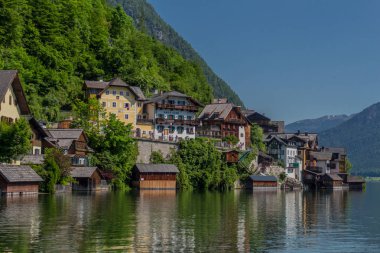 Bir yaz gününde Hallsttter gölü boyunca güzel keşif turu. - Hallstatt/Avusturya. 
