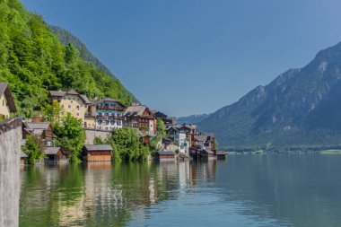 Bir yaz gününde Hallsttter gölü boyunca güzel keşif turu. - Hallstatt/Avusturya. 