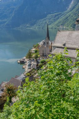 Bir yaz gününde Hallsttter gölü boyunca güzel keşif turu. - Hallstatt/Avusturya. 