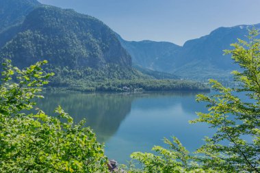 Bir yaz gününde Hallsttter gölü boyunca güzel keşif turu. - Hallstatt/Avusturya. 