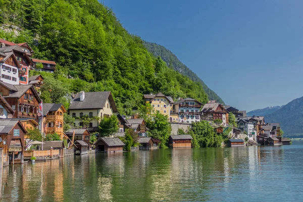 Bir yaz gününde Hallsttter gölü boyunca güzel keşif turu. - Hallstatt/Avusturya. 