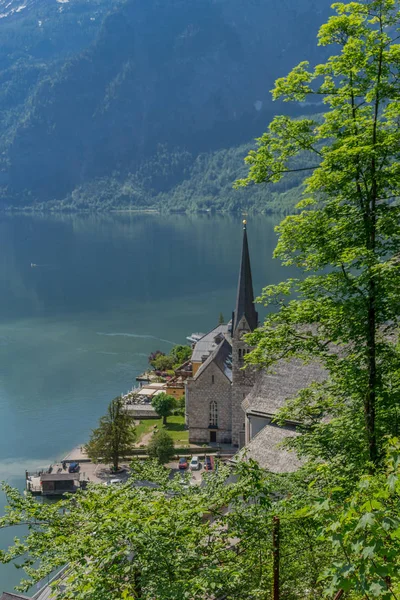 Bir yaz gününde Hallsttter gölü boyunca güzel keşif turu. - Hallstatt/Avusturya. 