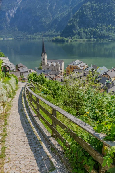 Bir yaz gününde Hallsttter gölü boyunca güzel keşif turu. - Hallstatt/Avusturya. 