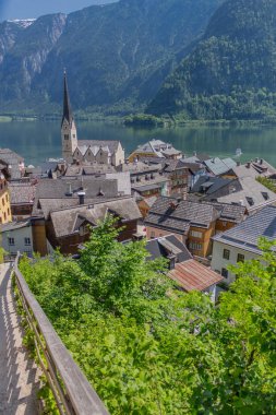 Bir yaz gününde Hallsttter gölü boyunca güzel keşif turu. - Hallstatt/Avusturya. 