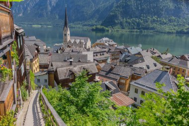 Bir yaz gününde Hallsttter gölü boyunca güzel keşif turu. - Hallstatt/Avusturya. 