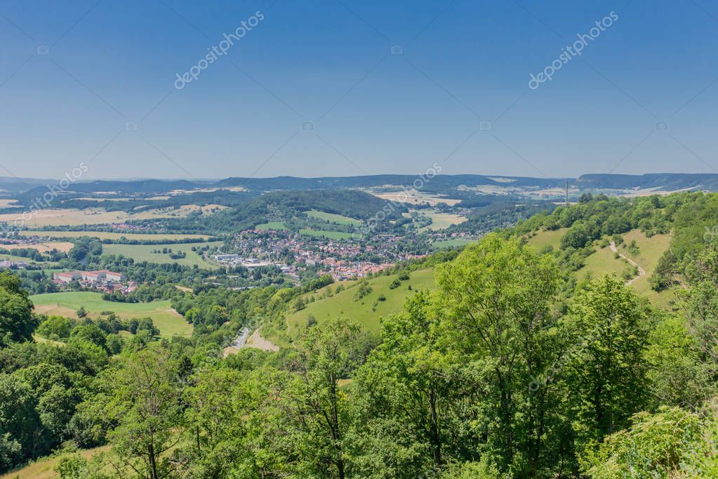 Hermoso recorrido de exploración a lo largo del valle del Saale de Turingia. Leuchtenburg