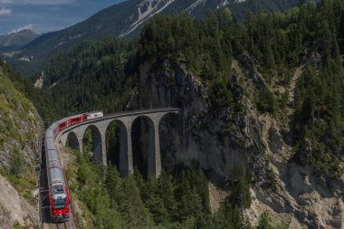 İsviçre dağlarında güzel keşif turu. - Landwasser Viyadüğü/İsviçre