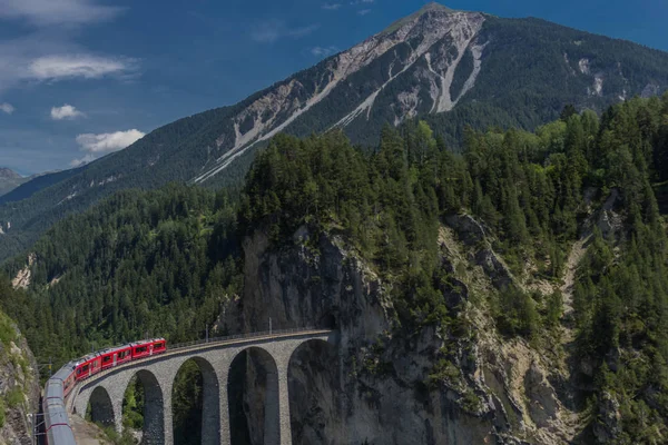 Nádherná Průzkumná Trasa Přes Hory Švýcarska Landwasser Viaduct Švýcarsko — Stock fotografie