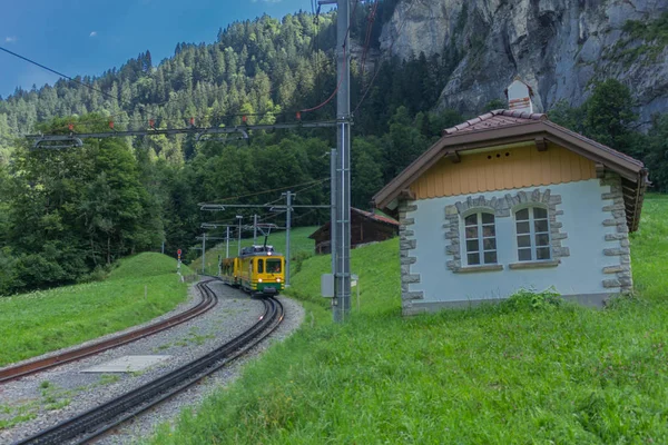 スイスの山々を巡る美しい探検ツアー ラウターブルンネン スイス — ストック写真
