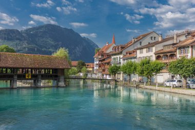 İsviçre'de dağlarda güzel keşif turu. - Blausee/İsviçre