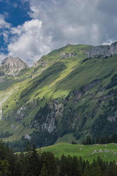 スイスのアッペンツェル山脈を巡る美しい探検ツアー アッペンツェル アルプシュタイン スイス — ストック写真