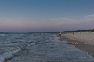 Usedom'un kumlu plajında tatil hissi. - Baltık sahil beldesi Heringsdorf/Almanya