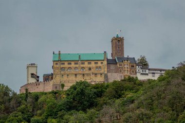 Thüringen Eisenach yakınlarındaki Wartburg Kalesi boyunca Sonbahar keşif turu. - Eisenach/Almanya