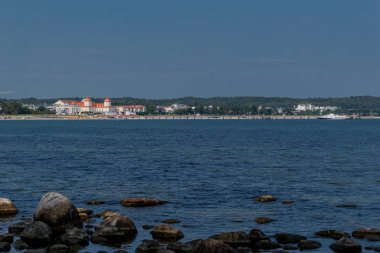 Baltık Denizi kıyısında Binzer plajda güzel sabah yürüyüşü - Binz/Almanya