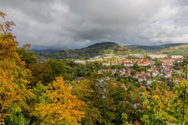 Renkli Thüringen Ormanı'nda sonbahar günü - Suhl/Germany