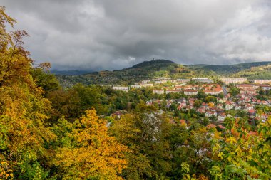Renkli Thüringen Ormanı'nda sonbahar günü - Suhl/Germany
