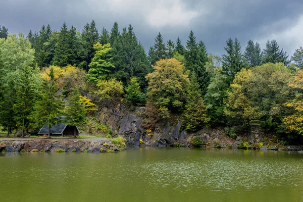 Őszi Nap Gyönyörű Türingiai Erdőben Bergsee Ebertswiese Németország — Stock Fotó