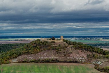 Thüringen Havzası 'nda Üç Eşitlik etrafında yürüyüş - Drei Gleichen / Almanya