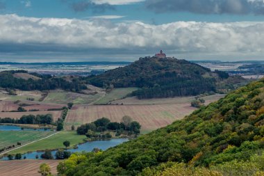 Thüringen Havzası 'nda Üç Eşitlik etrafında yürüyüş - Drei Gleichen / Almanya