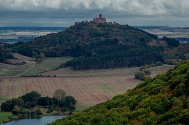 Thüringen Havzası 'nda Üç Eşitlik etrafında yürüyüş - Drei Gleichen / Almanya