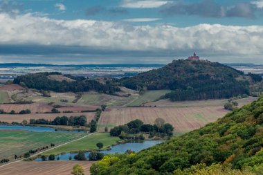 Thüringen Havzası 'nda Üç Eşitlik etrafında yürüyüş - Drei Gleichen / Almanya