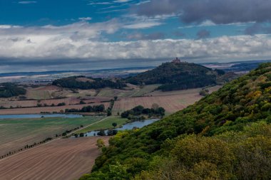 Thüringen Havzası 'nda Üç Eşitlik etrafında yürüyüş - Drei Gleichen / Almanya