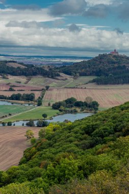 Thüringen Havzası 'nda Üç Eşitlik etrafında yürüyüş - Drei Gleichen / Almanya