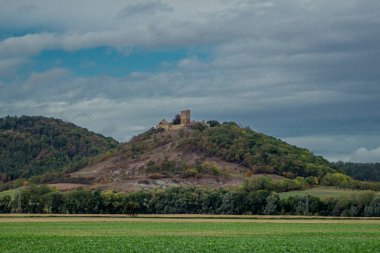 Thüringen Havzası 'nda Üç Eşitlik etrafında yürüyüş - Drei Gleichen / Almanya
