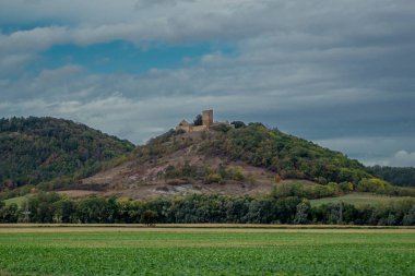 Thüringen Havzası 'nda Üç Eşitlik etrafında yürüyüş - Drei Gleichen / Almanya