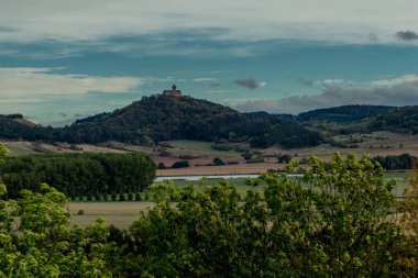 Thüringen Havzası 'nda Üç Eşitlik etrafında yürüyüş - Drei Gleichen / Almanya