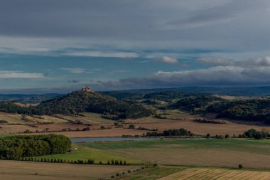 Thüringen Havzası 'nda Üç Eşitlik etrafında yürüyüş - Drei Gleichen / Almanya