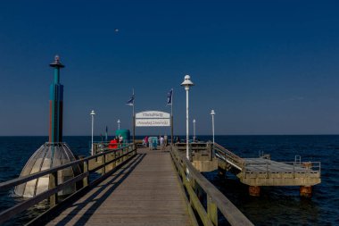 Ruegen - Ruegen / Ostsee / Almanya Baltık Denizi adasında sahil yürüyüşü